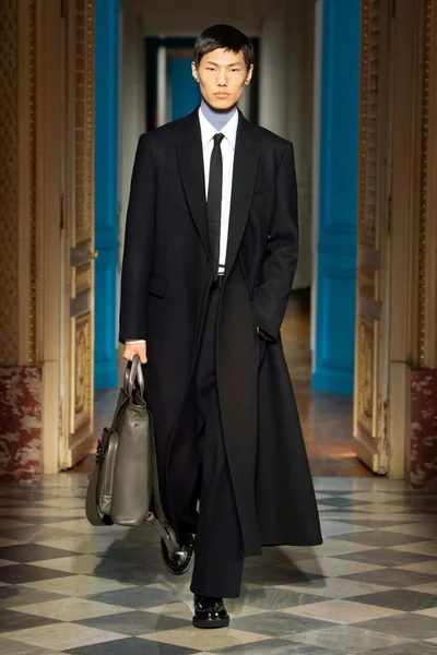 Look 18